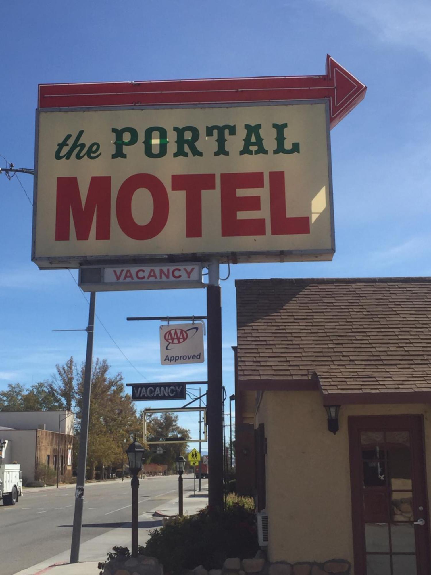 Portal Motel 隆派恩 外观 照片