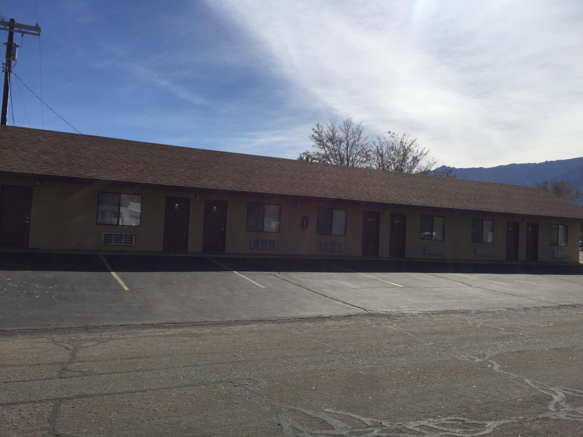 Portal Motel 隆派恩 外观 照片